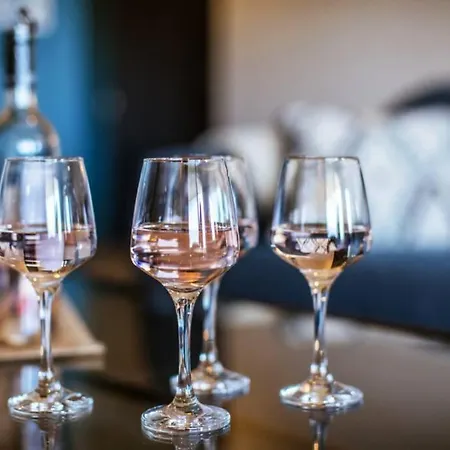 Les 3 Baigneuses : 2 Chambres, Neuf Proche De Toutes Commodites
